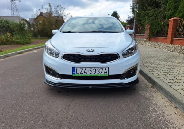 Kia Ceed cena 41900 przebieg: 154000, rok produkcji 2015 z Mieroszów małe 301